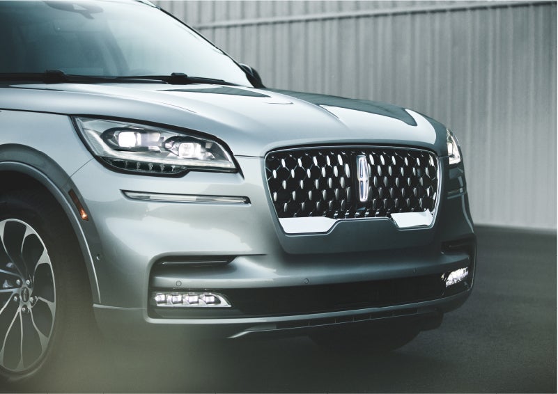 The available adaptive pixel LED headlamps of the 2023 Lincoln Aviator® SUV activated | Gary Yeomans Lincoln in Daytona Beach FL