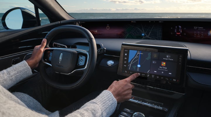 The driver of a 2024 Lincoln Nautilus® SUV interacts with the new Lincoln Digital Experience. | Gary Yeomans Lincoln in Daytona Beach FL
