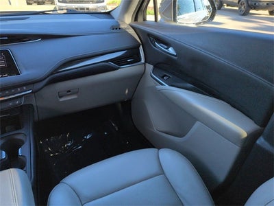 2022 Cadillac XT4 Premium Luxury