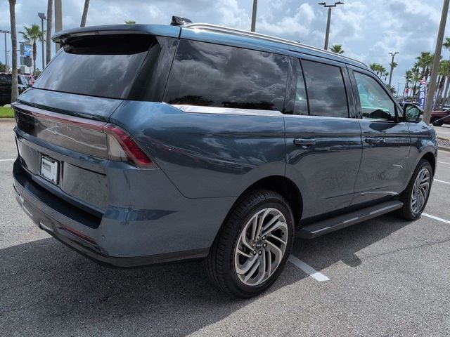 2027 Lincoln Navigator Premiere
