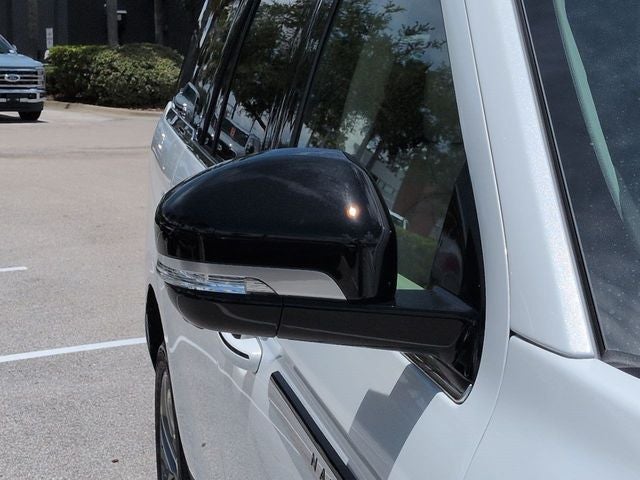 2027 Lincoln Navigator Premiere