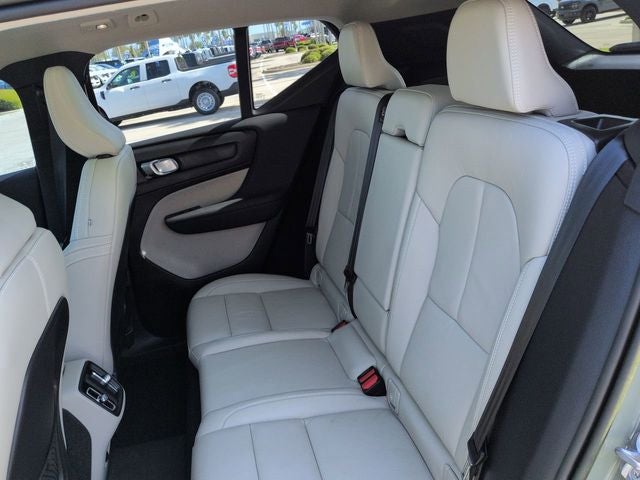 2023 Volvo XC40 B5 Plus Bright Theme