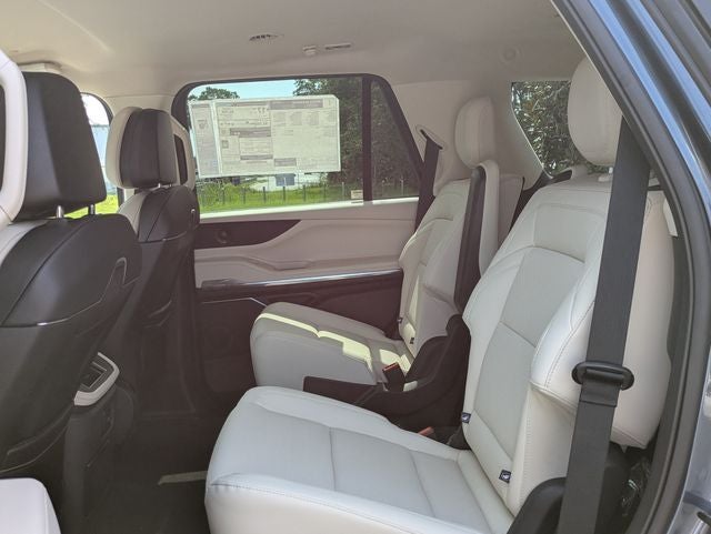 2027 Lincoln Navigator Premiere