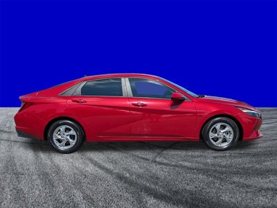 2022 Hyundai Elantra SE