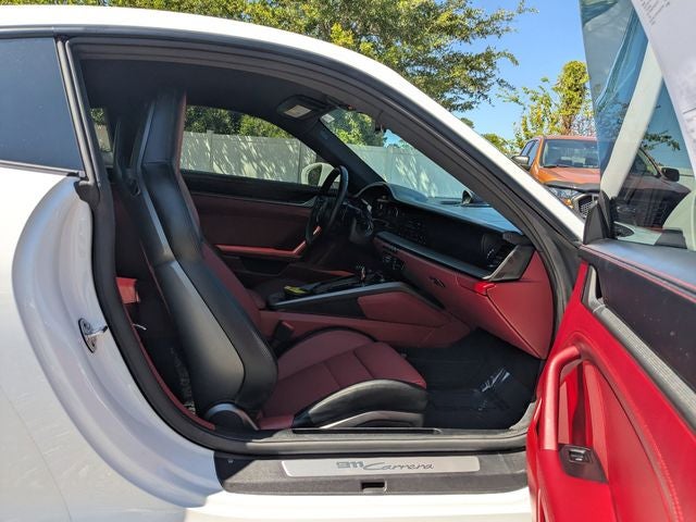 2025 Porsche 911 Carrera