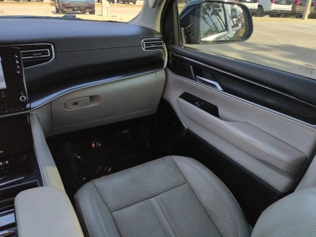 2023 Jeep Wagoneer Base