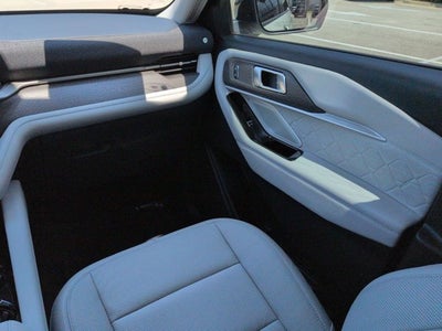 2025 Ford Explorer Platinum