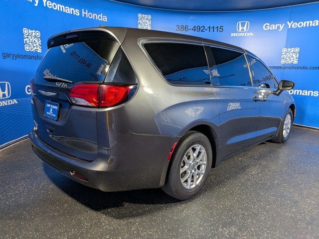 2022 Chrysler Voyager LX