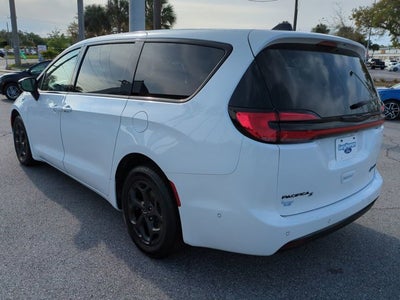 2024 Chrysler Pacifica Hybrid S Appearance Pkg