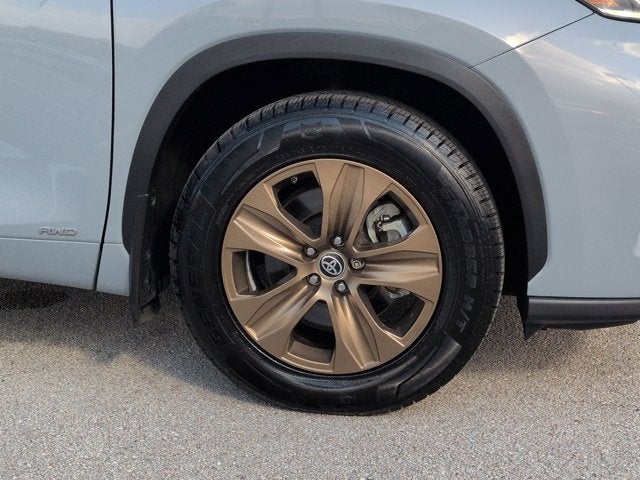 2022 Toyota Highlander Hybrid Bronze Edition