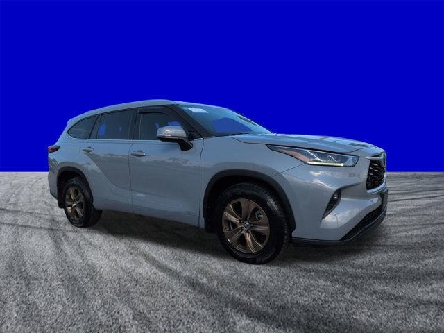 2022 Toyota Highlander Hybrid Bronze Edition