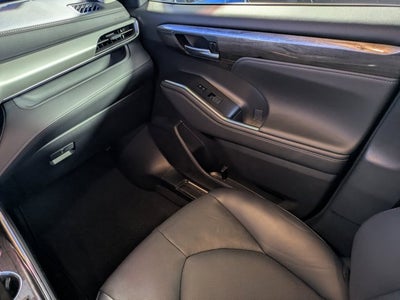 2023 Toyota Highlander Platinum