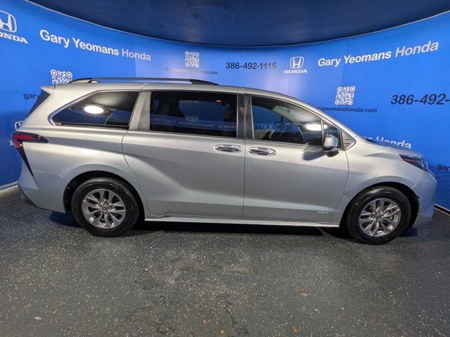 2021 Toyota Sienna XLE