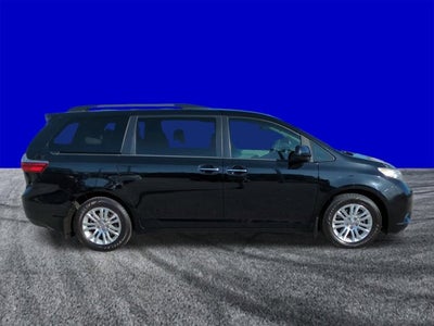 2017 Toyota Sienna XLE 8 Passenger