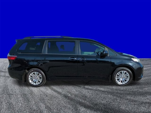2017 Toyota Sienna XLE 8 Passenger