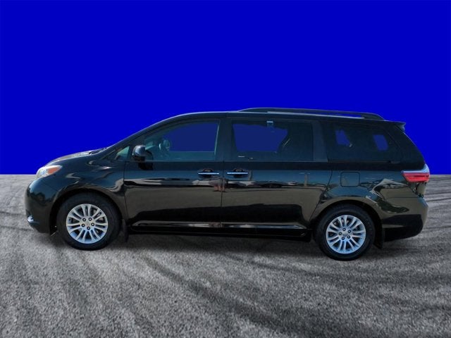 2017 Toyota Sienna XLE 8 Passenger
