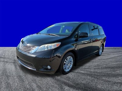 2017 Toyota Sienna XLE 8 Passenger