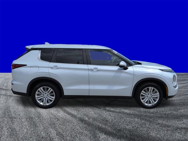 2023 Mitsubishi Outlander ES