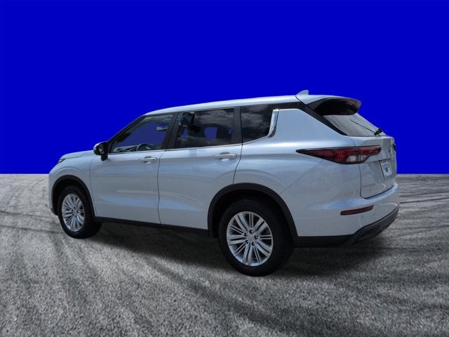 2023 Mitsubishi Outlander ES