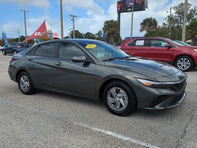 2024 Hyundai Elantra SE