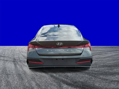 2024 Hyundai Elantra SE