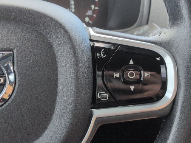 2017 Volvo XC90 T6 Momentum