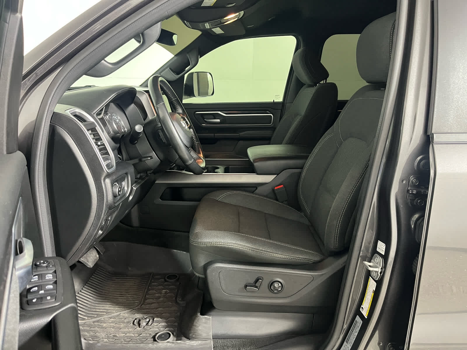 2020 RAM 1500 Big Horn Crew Cab 4x4 5'7' Box