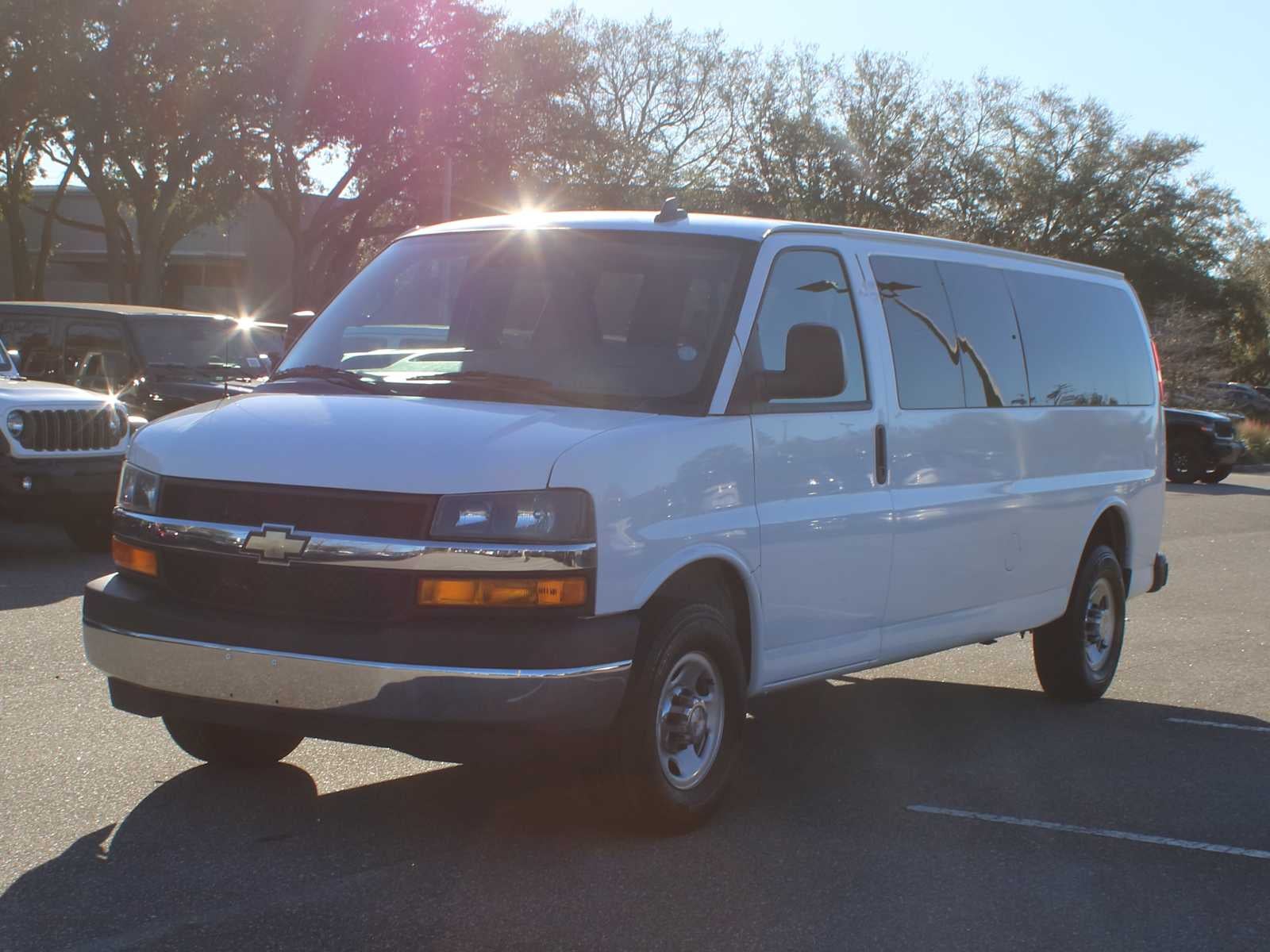 2022 Chevrolet Express Passenger RWD 3500 Extended Wheelbase LT
