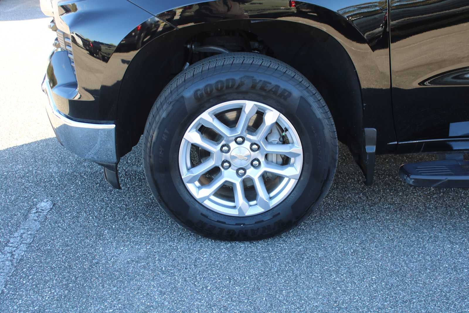 2023 Chevrolet Silverado 1500 4WD Crew Cab Standard Bed LT