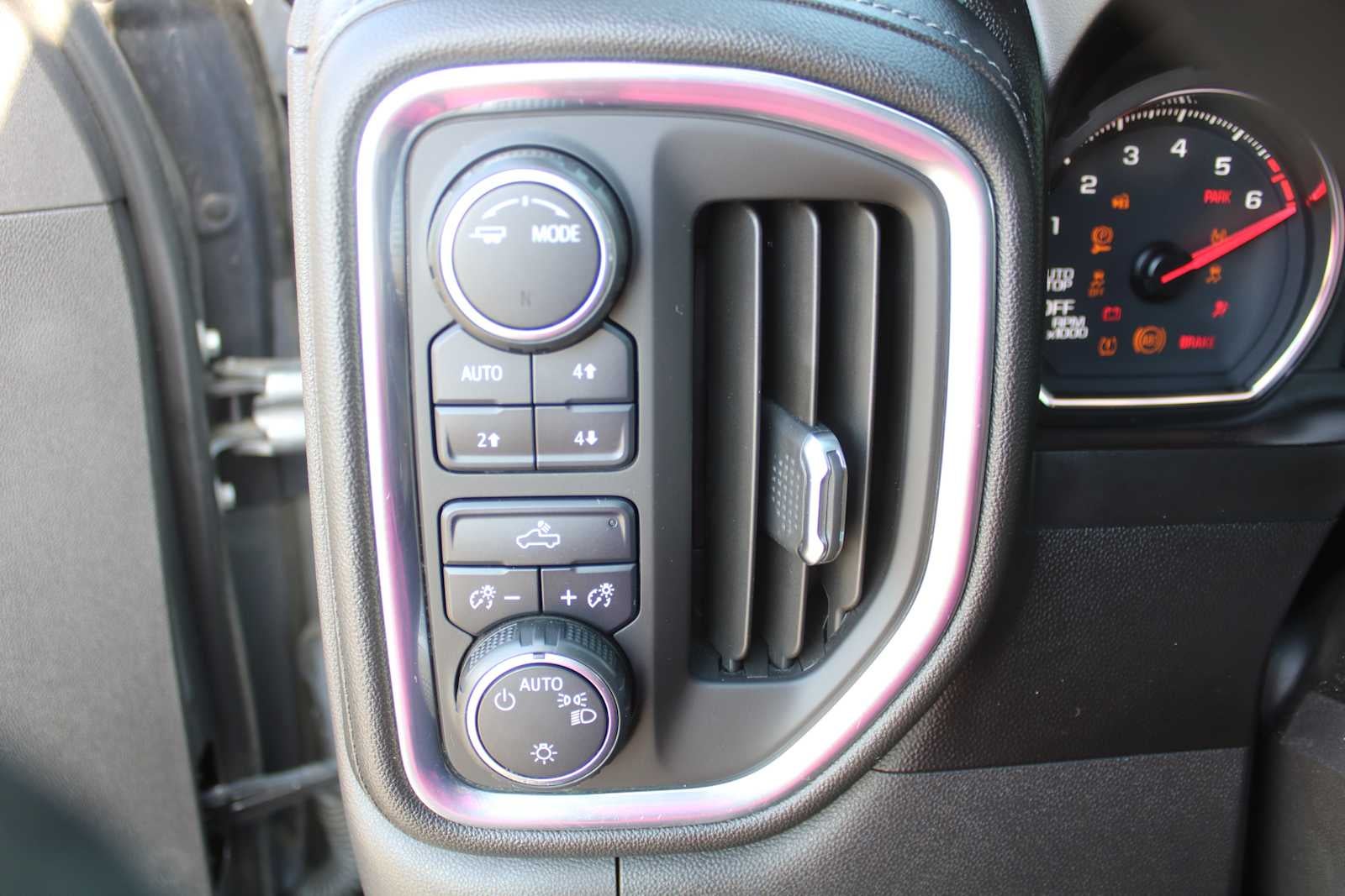 2021 Chevrolet Silverado 1500 4WD Crew Cab Short Bed LT