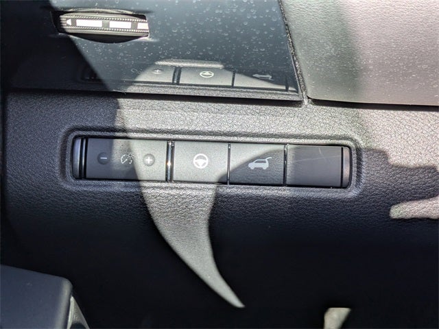 2023 Nissan Pathfinder SV