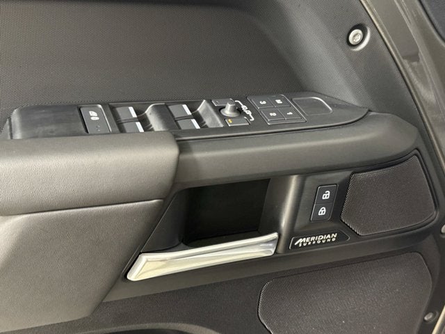 2025 Land Rover Defender X-Dynamic SE