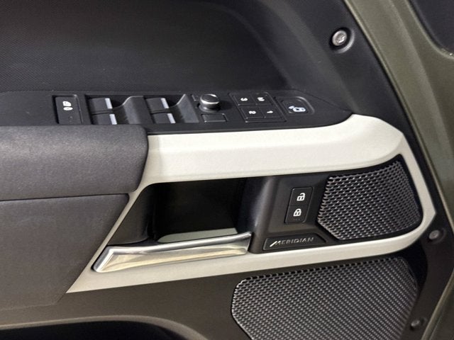 2020 Land Rover Defender SE