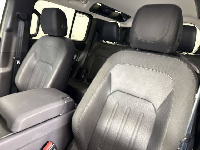 2020 Land Rover Defender SE
