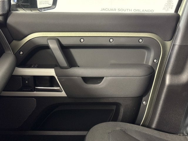 2020 Land Rover Defender SE