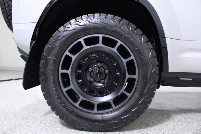2026 Land Rover Defender OCTA
