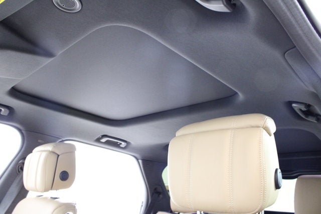2025 Land Rover Discovery Dynamic SE
