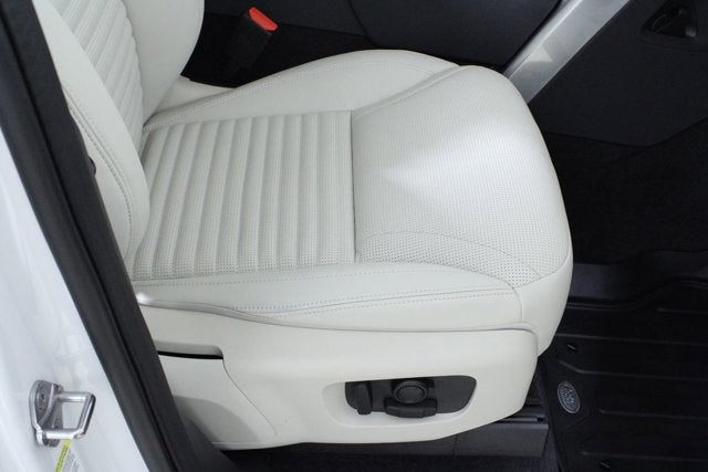 2025 Land Rover Discovery Dynamic SE