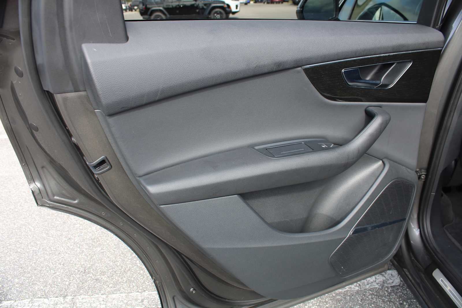 2022 Audi Q7 Premium Plus