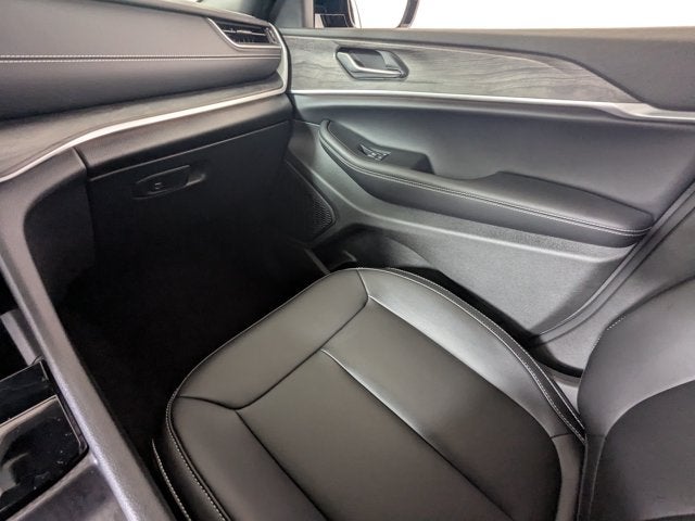 2025 Jeep Grand Cherokee Limited 4x2