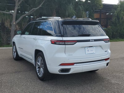 2022 Jeep Grand Cherokee Summit