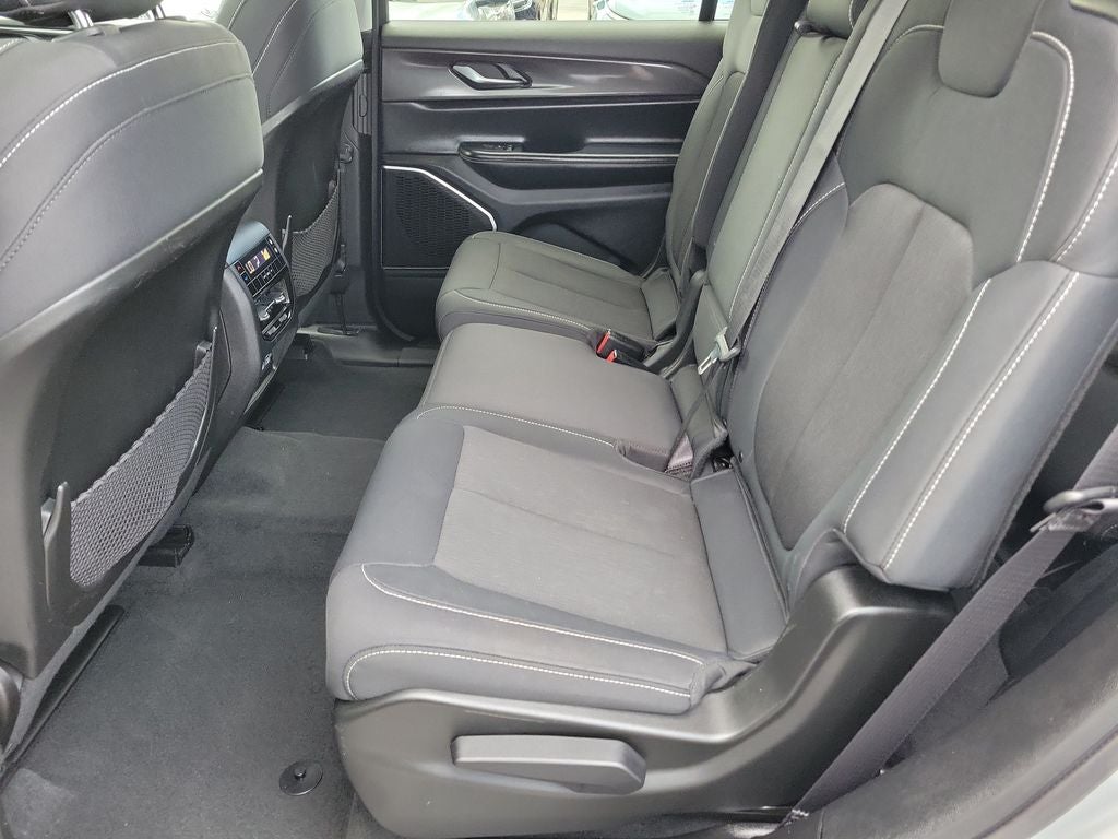 2022 Jeep Grand Cherokee L Laredo