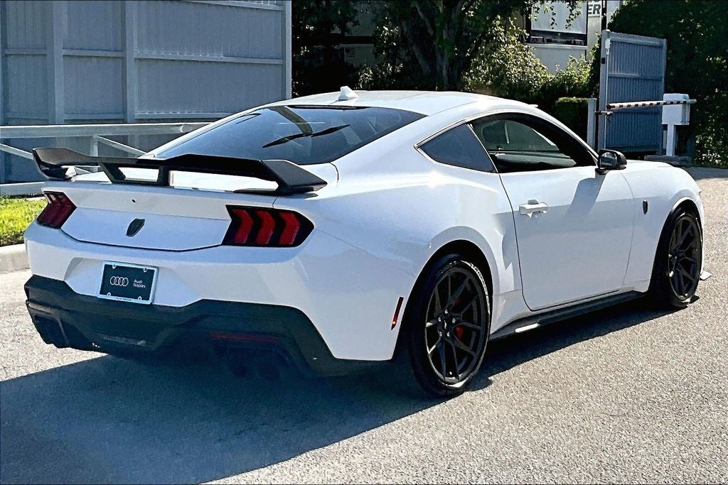 2025 Ford Mustang Dark Horse