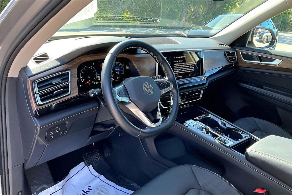 2025 Volkswagen Atlas 2.0T SE w/Technology