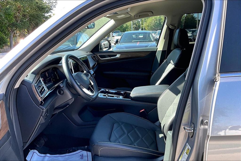 2025 Volkswagen Atlas 2.0T SE w/Technology