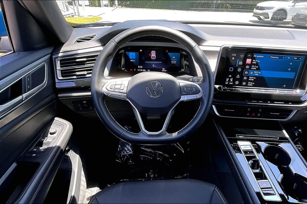 2025 Volkswagen Atlas Cross Sport 2.0T SE w/Technology
