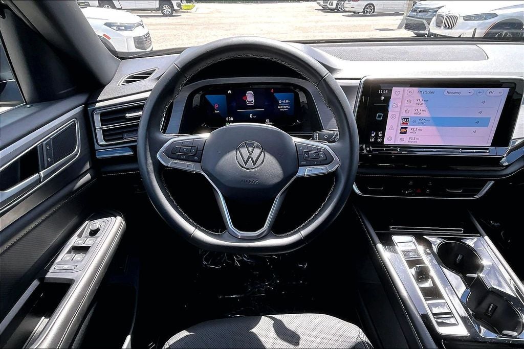 2025 Volkswagen Atlas Cross Sport 2.0T SE w/Technology