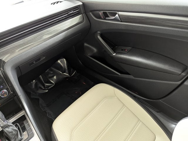2020 Volkswagen Passat 2.0T R-Line Auto