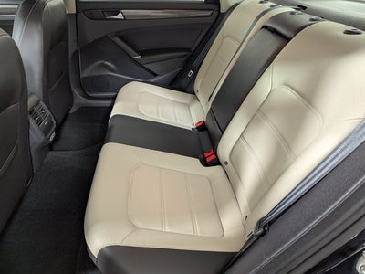 2020 Volkswagen Passat 2.0T R-Line Auto