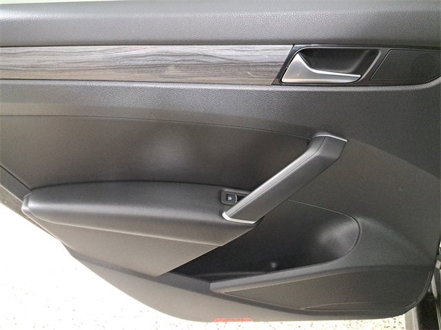 2022 Volkswagen Passat 2.0T R-Line